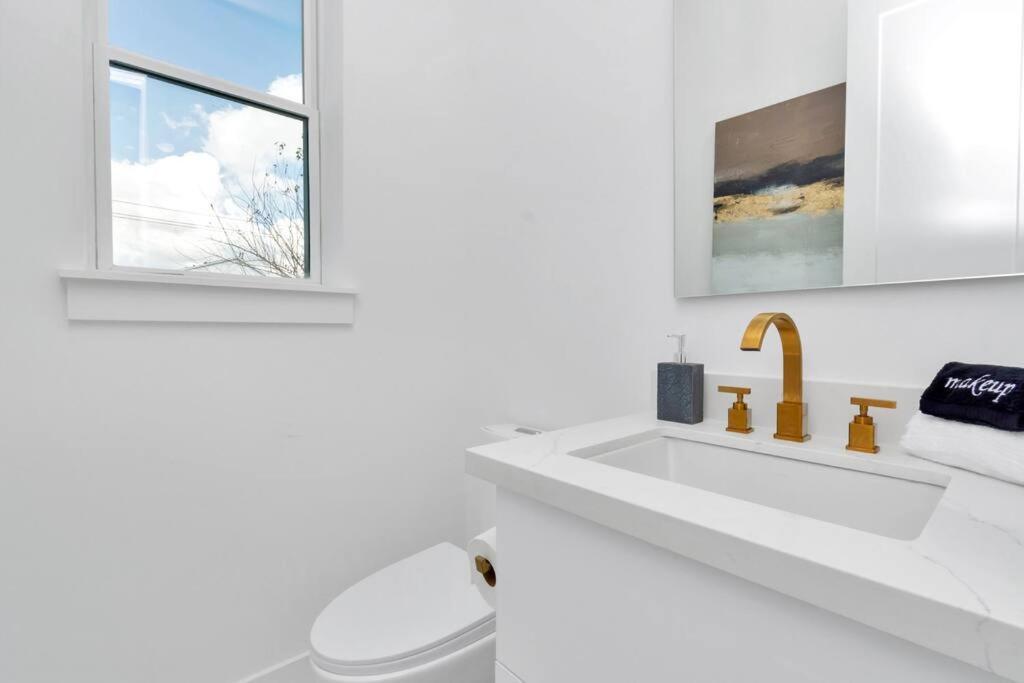 The Suite Spot! Downtown Skyline Views! Sleeps 12 Houston Exterior foto