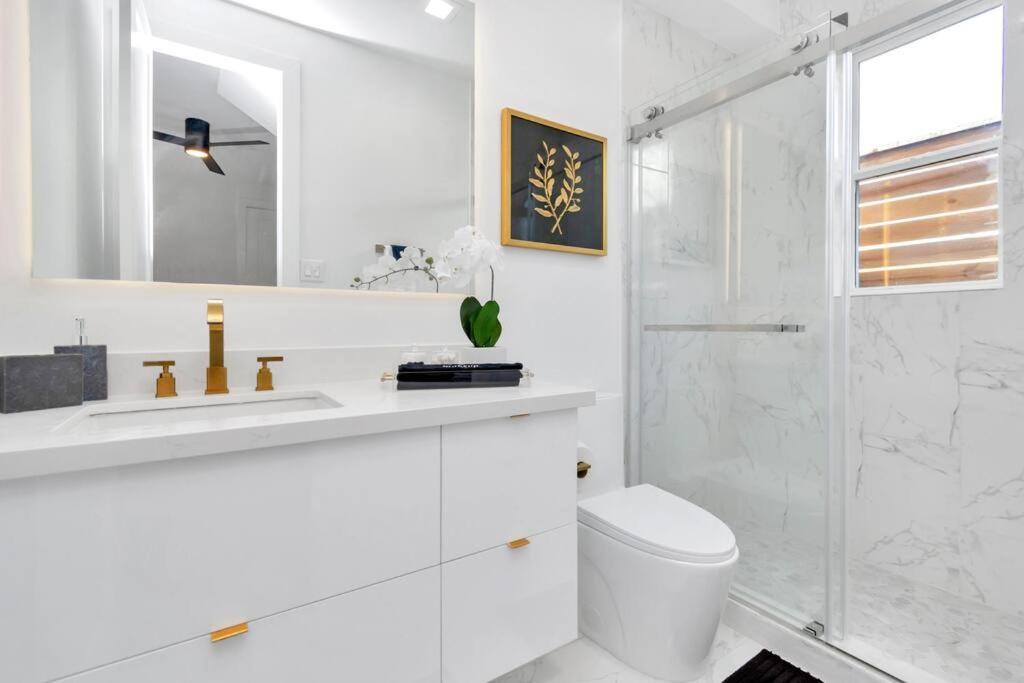 The Suite Spot! Downtown Skyline Views! Sleeps 12 Houston Exterior foto